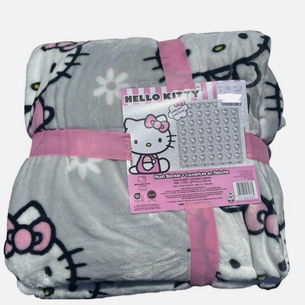 Hello Kitty Gray Daisy Blanket